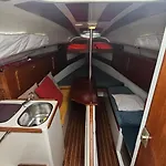 Barco Ilinx Torre De Belem Båthotell Lisboa