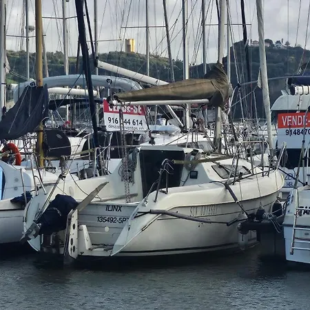 Barco Ilinx Marina Parque Nacoes 보트호텔 *