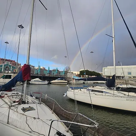 Barco Ilinx Marina Parque Nacoes Lisboa