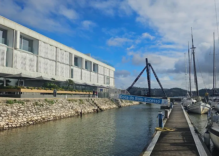 Barco Ilinx Torre De Belem Hotel na wodzie