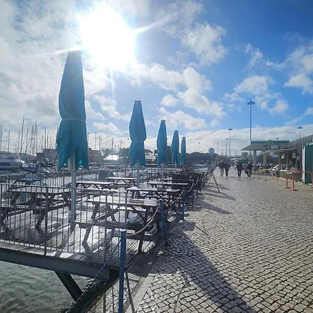 Bateau-hôtel Barco Ilinx Marina Parque Nações Lisboa